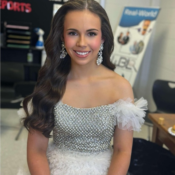 Sherri Hill White Off-Shoulder Prom Dress 00 - Picture 2 of 6